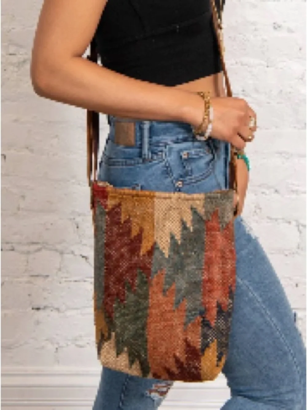 Baizaar Medium Crossbody Jute Bag - Picture 14 of 14